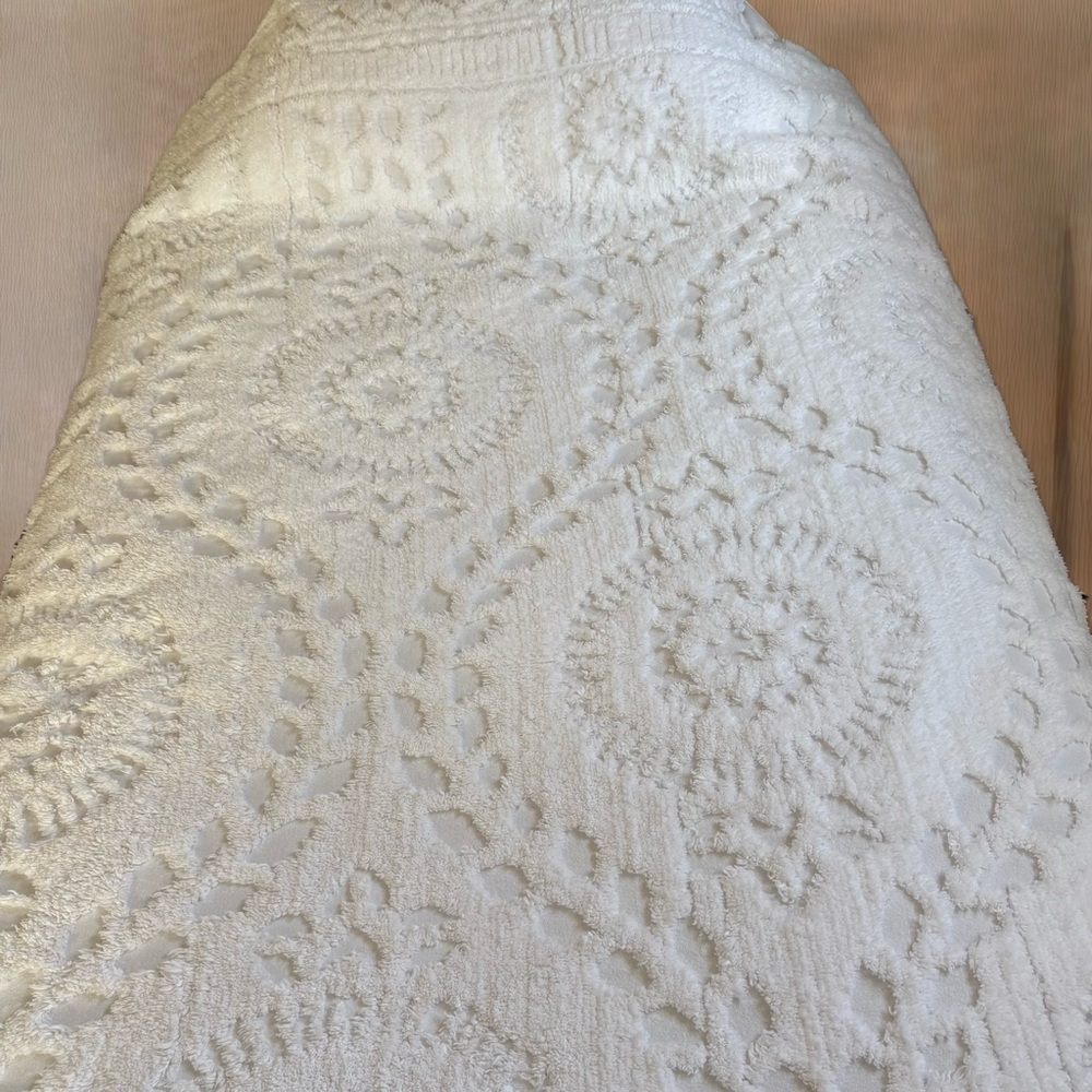 Elegant White Chenille Bedspread